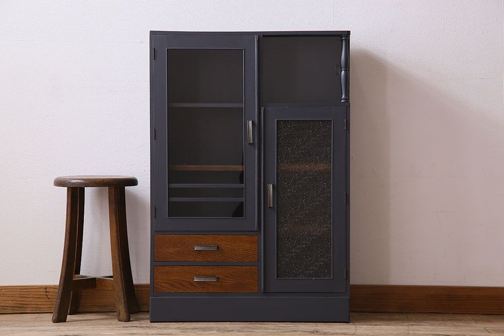 レトロ家具　昭和レトロ　クリアガラスとダイヤガラスのお洒落なアンティークペイント本箱(ブックケース)