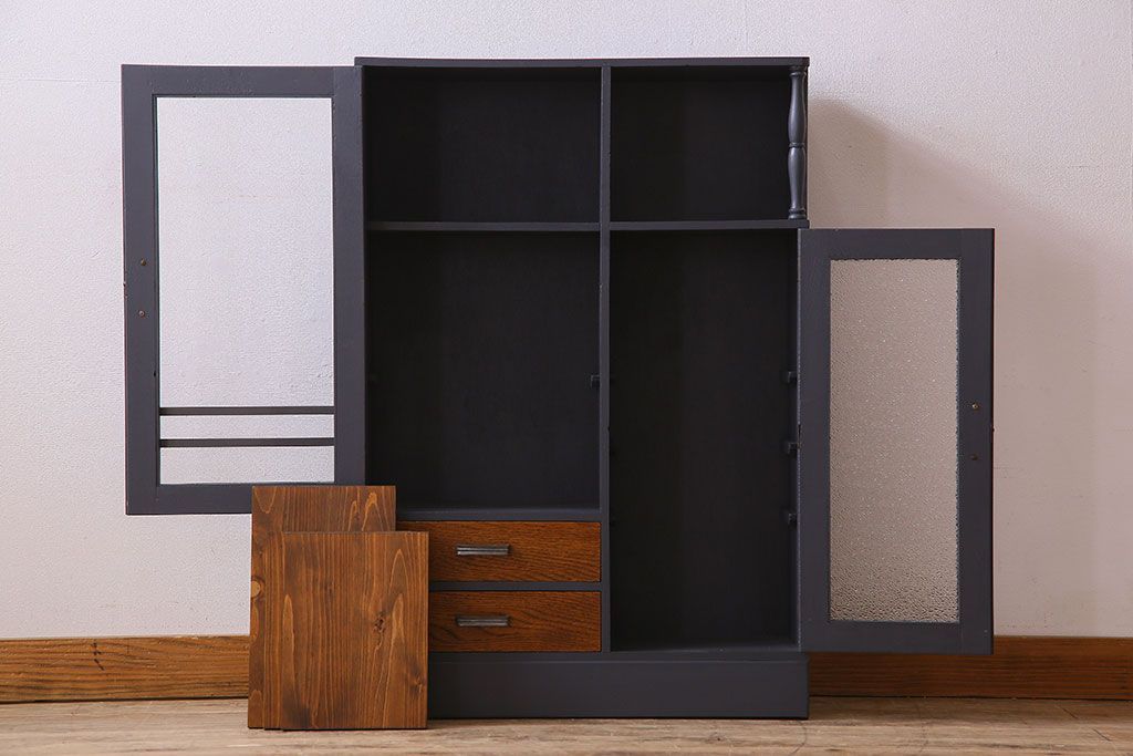 レトロ家具　昭和レトロ　クリアガラスとダイヤガラスのお洒落なアンティークペイント本箱(ブックケース)