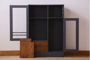 レトロ家具　昭和レトロ　クリアガラスとダイヤガラスのお洒落なアンティークペイント本箱(ブックケース)