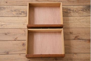 レトロ家具　昭和レトロ　クリアガラスとダイヤガラスのお洒落なアンティークペイント本箱(ブックケース)