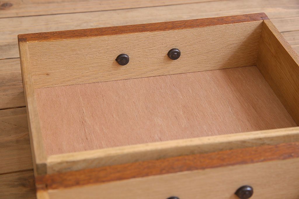 レトロ家具　昭和レトロ　クリアガラスとダイヤガラスのお洒落なアンティークペイント本箱(ブックケース)