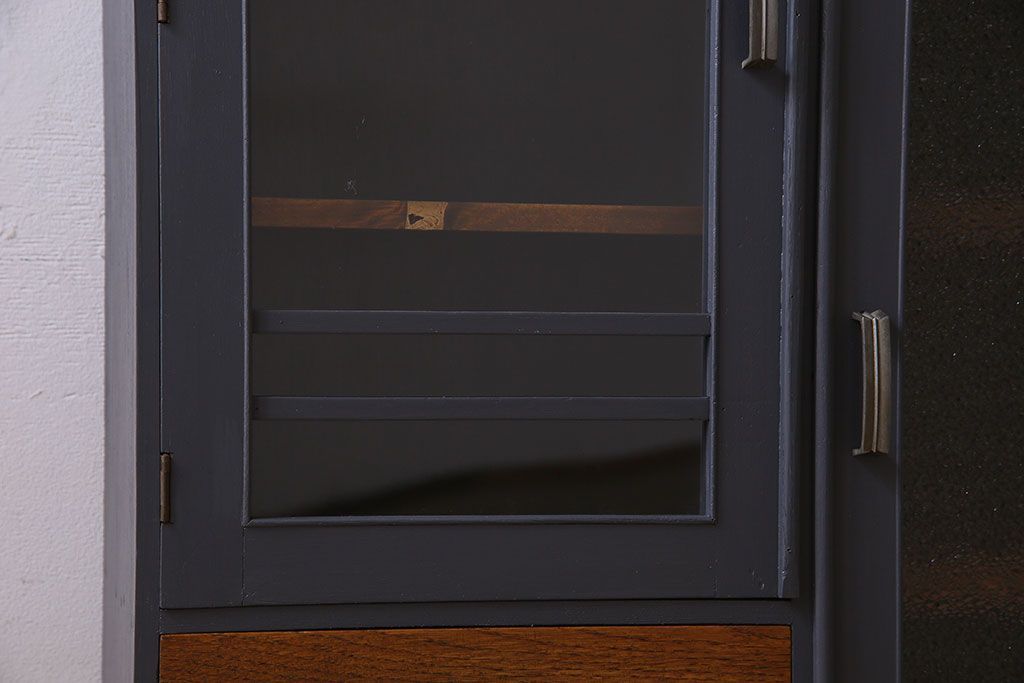 レトロ家具　昭和レトロ　クリアガラスとダイヤガラスのお洒落なアンティークペイント本箱(ブックケース)