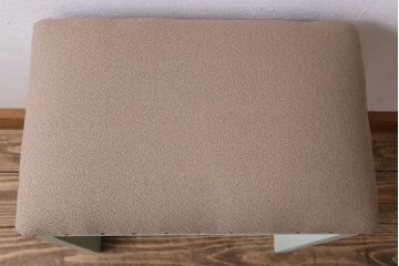 アンティーク家具　ナチュラルカラーのペイントが愛らしい　アンティーク角スツール(椅子、チェア)
