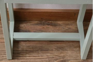 アンティーク家具　ナチュラルカラーのペイントが愛らしい　アンティーク角スツール(椅子、チェア)