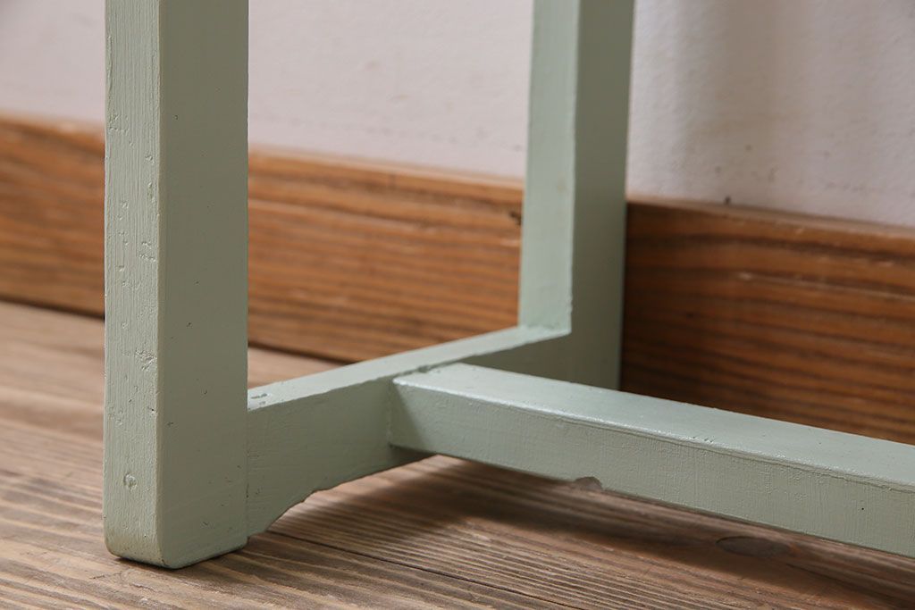 アンティーク家具　ナチュラルカラーのペイントが愛らしい　アンティーク角スツール(椅子、チェア)