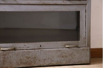 アンティーク家具　海外アンティーク　シャビーな佇まいがお洒落なメタルシェルフ(収納棚)