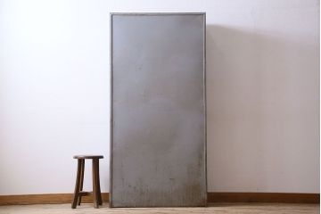 アンティーク家具　海外アンティーク　シャビーな佇まいがお洒落なメタルシェルフ(収納棚)