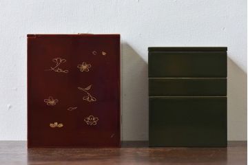アンティーク雑貨　漆器 沈金 ミニ重箱(外箱・蓋付き)