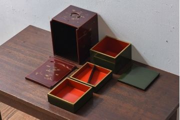 アンティーク雑貨　漆器 沈金 ミニ重箱(外箱・蓋付き)