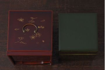 アンティーク雑貨　漆器 沈金 ミニ重箱(外箱・蓋付き)