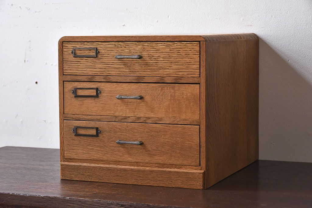 アンティーク家具　ネームプレート付き!ナラ材製の小さなアンティーク小引き出し