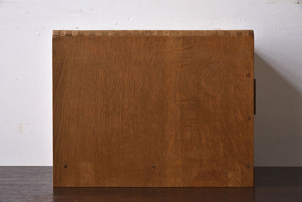 アンティーク家具　ネームプレート付き!ナラ材製の小さなアンティーク小引き出し