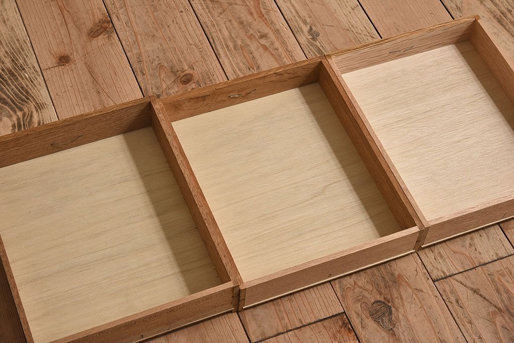 アンティーク家具　ネームプレート付き!ナラ材製の小さなアンティーク小引き出し