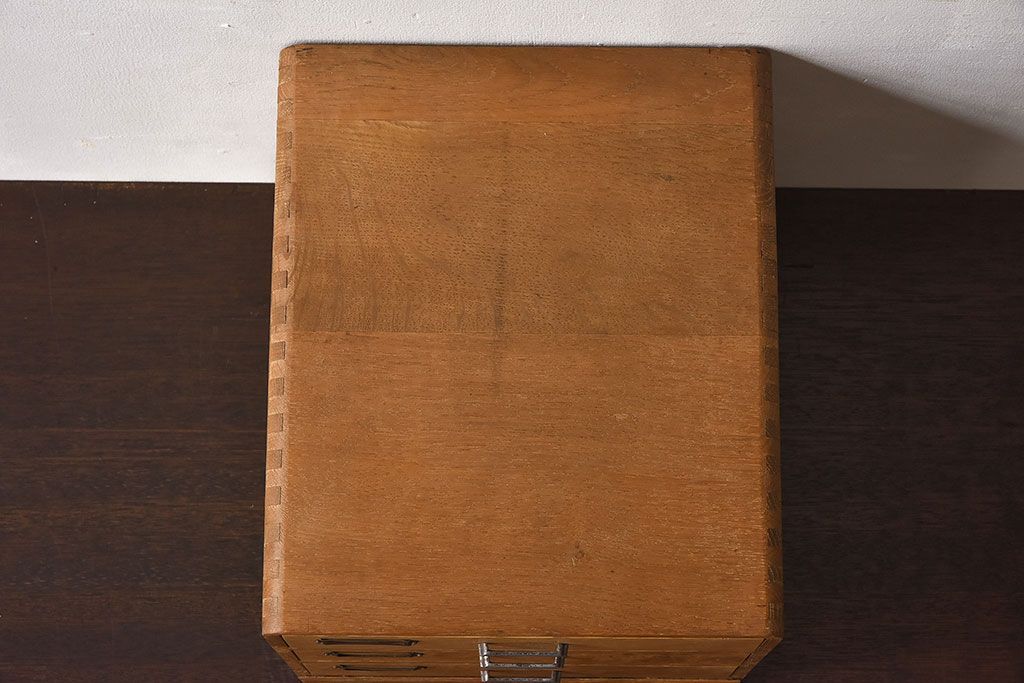 アンティーク家具　ネームプレート付き!ナラ材製の小さなアンティーク小引き出し