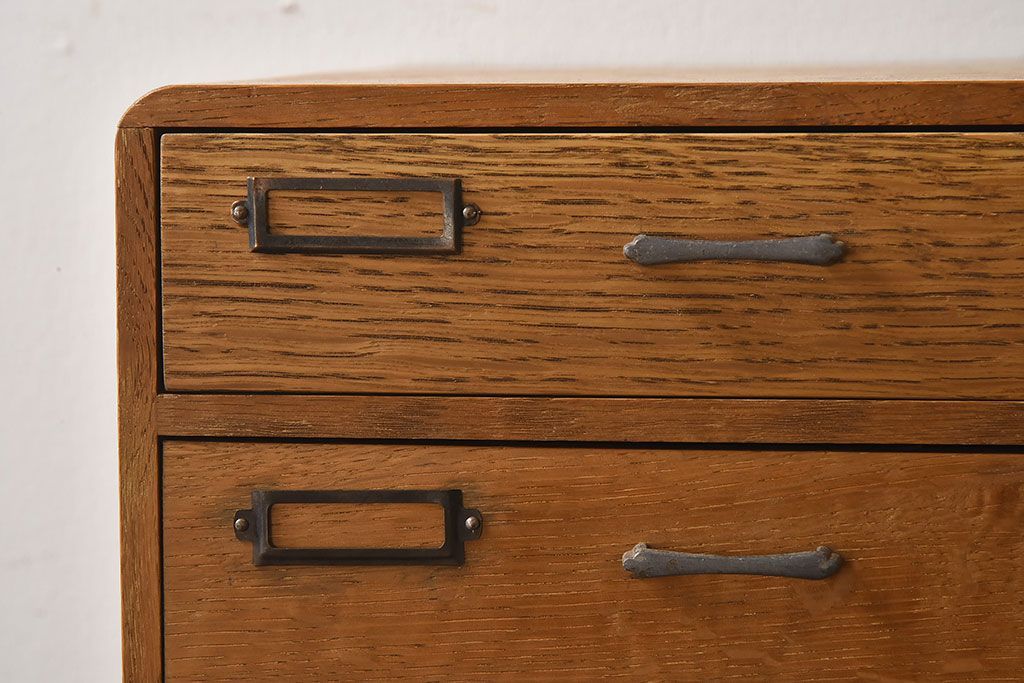 アンティーク家具　ネームプレート付き!ナラ材製の小さなアンティーク小引き出し