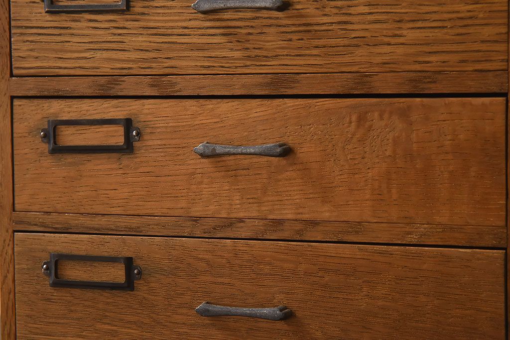 アンティーク家具　ネームプレート付き!ナラ材製の小さなアンティーク小引き出し