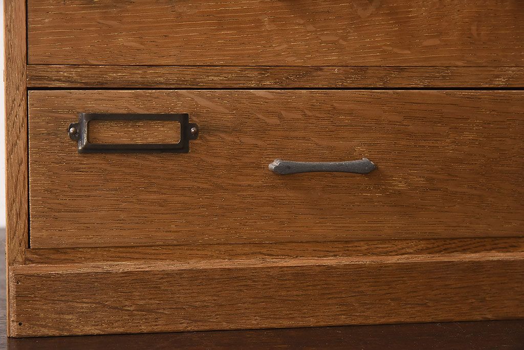 アンティーク家具　ネームプレート付き!ナラ材製の小さなアンティーク小引き出し