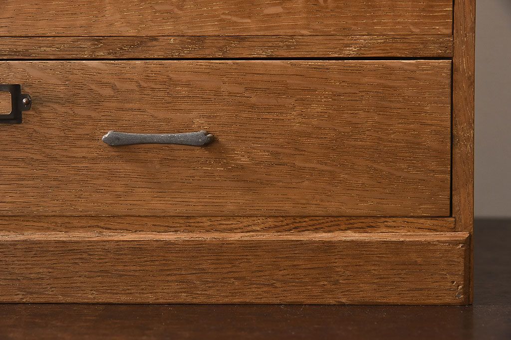 アンティーク家具　ネームプレート付き!ナラ材製の小さなアンティーク小引き出し