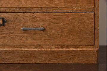 アンティーク家具　ネームプレート付き!ナラ材製の小さなアンティーク小引き出し