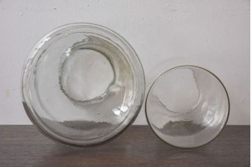 アンティーク雑貨　昭和レトロ　アンティークの蓋付きガラス瓶大小2個セット