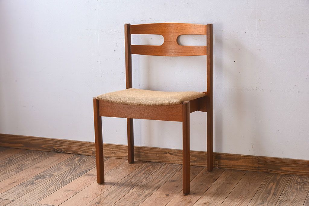 北欧家具　フィンランドASKO製 チーク材のナチュラルなダイニングチェア(クッション座面チェア)