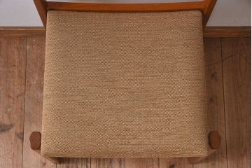 北欧家具　フィンランドASKO製 チーク材のナチュラルなダイニングチェア(クッション座面チェア)