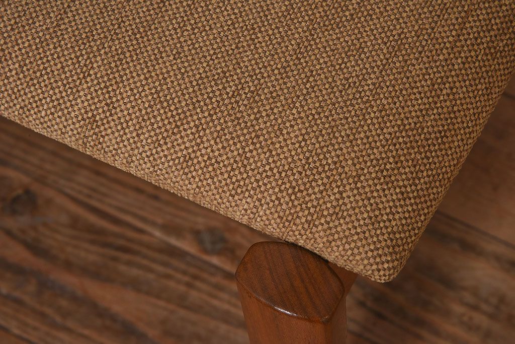 北欧家具　フィンランドASKO製 チーク材のナチュラルなダイニングチェア(クッション座面チェア)