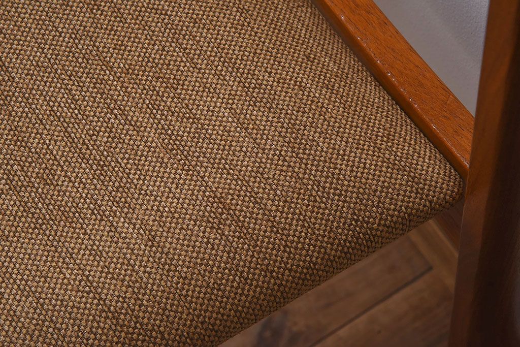 北欧家具　フィンランドASKO製 チーク材のナチュラルなダイニングチェア(クッション座面チェア)