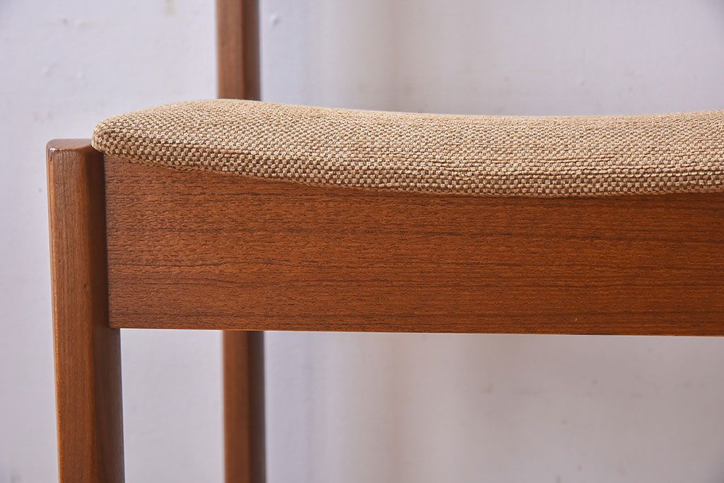 北欧家具　フィンランドASKO製 チーク材のナチュラルなダイニングチェア(クッション座面チェア)