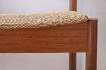 北欧家具　フィンランドASKO製 チーク材のナチュラルなダイニングチェア(クッション座面チェア)