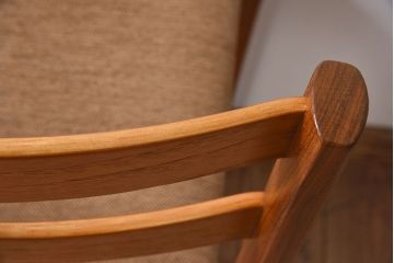 北欧家具　フィンランドASKO製 チーク材のナチュラルなダイニングチェア(クッション座面チェア)