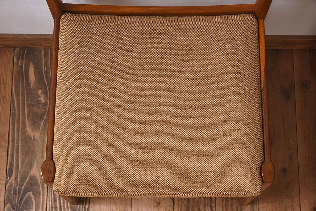 北欧家具　フィンランドASKO製 チーク材のナチュラルなダイニングチェア2脚セット(クッション座面チェア)