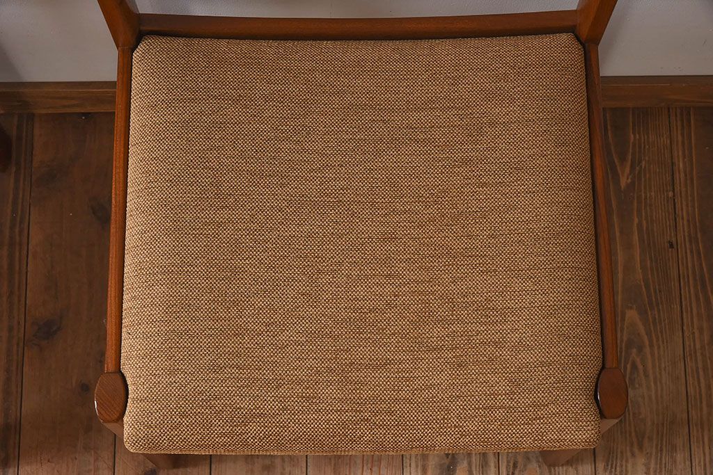 北欧家具　フィンランドASKO製 チーク材のナチュラルなダイニングチェア2脚セット(クッション座面チェア)