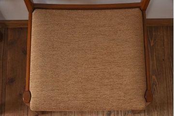 北欧家具　フィンランドASKO製 チーク材のナチュラルなダイニングチェア2脚セット(クッション座面チェア)