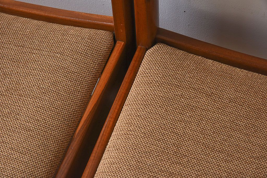 北欧家具　フィンランドASKO製 チーク材のナチュラルなダイニングチェア2脚セット(クッション座面チェア)