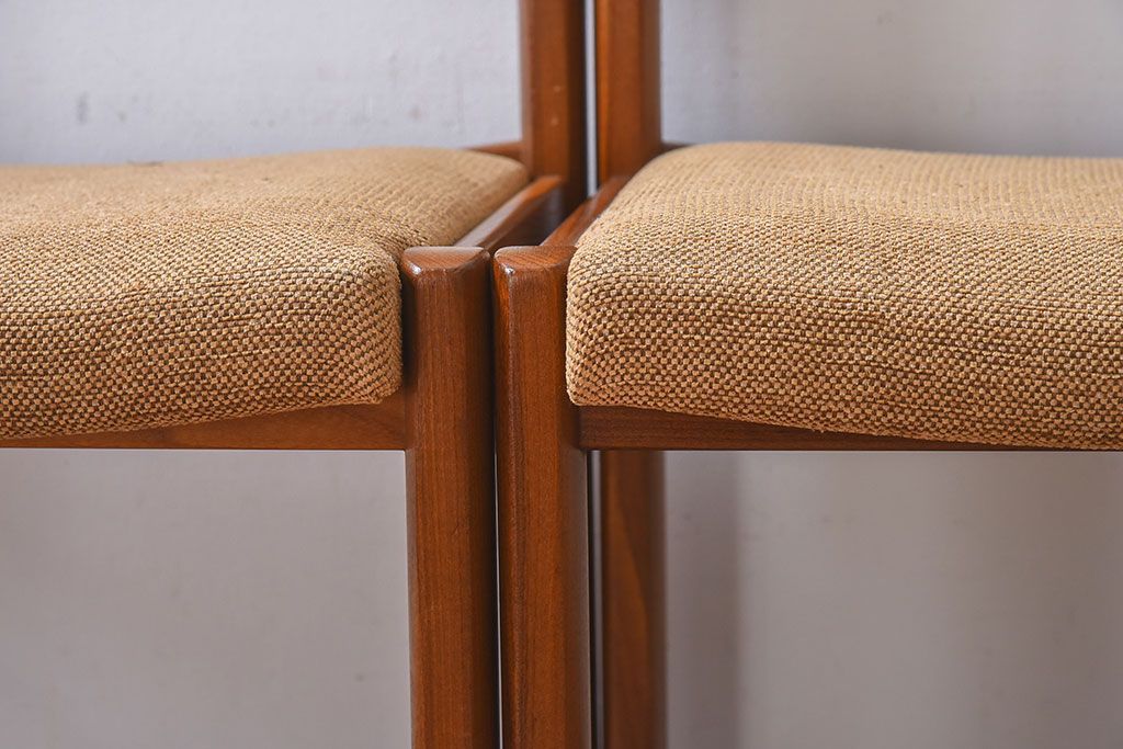 北欧家具　フィンランドASKO製 チーク材のナチュラルなダイニングチェア2脚セット(クッション座面チェア)