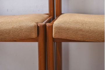 北欧家具　フィンランドASKO製 チーク材のナチュラルなダイニングチェア2脚セット(クッション座面チェア)