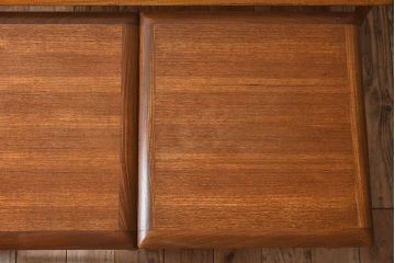 ヴィンテージ家具　北欧ビンテージ　G-PLAN(ジープラン)　チーク材　洗練されたデザインがおしゃれなネストテーブル(1)