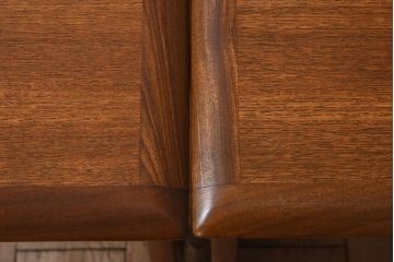 ヴィンテージ家具　北欧ビンテージ　G-PLAN(ジープラン)　チーク材　洗練されたデザインがおしゃれなネストテーブル(1)