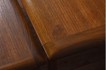 ヴィンテージ家具　北欧ビンテージ　G-PLAN(ジープラン)　チーク材　洗練されたデザインがおしゃれなネストテーブル(1)