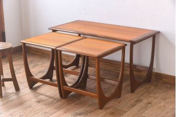 ヴィンテージ家具　北欧ビンテージ　G-PLAN(ジープラン)　チーク材　洗練されたデザインがおしゃれなネストテーブル(2)