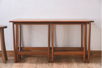 ヴィンテージ家具　北欧ビンテージ　G-PLAN(ジープラン)　チーク材　洗練されたデザインがおしゃれなネストテーブル(2)