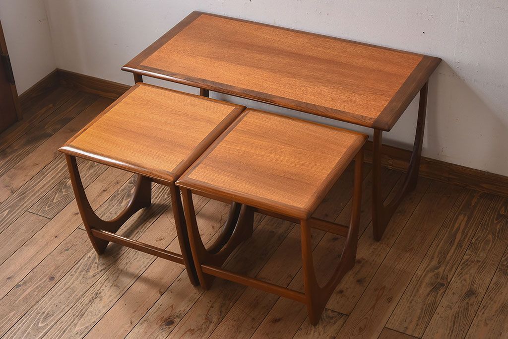 ヴィンテージ家具　北欧ビンテージ　G-PLAN(ジープラン)　チーク材　洗練されたデザインがおしゃれなネストテーブル(2)