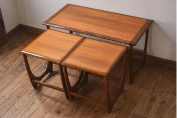 ヴィンテージ家具　北欧ビンテージ　G-PLAN(ジープラン)　チーク材　洗練されたデザインがおしゃれなネストテーブル(2)