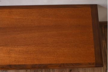 ヴィンテージ家具　北欧ビンテージ　G-PLAN(ジープラン)　チーク材　洗練されたデザインがおしゃれなネストテーブル(2)