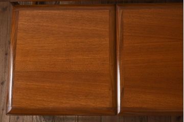 ヴィンテージ家具　北欧ビンテージ　G-PLAN(ジープラン)　チーク材　洗練されたデザインがおしゃれなネストテーブル(2)