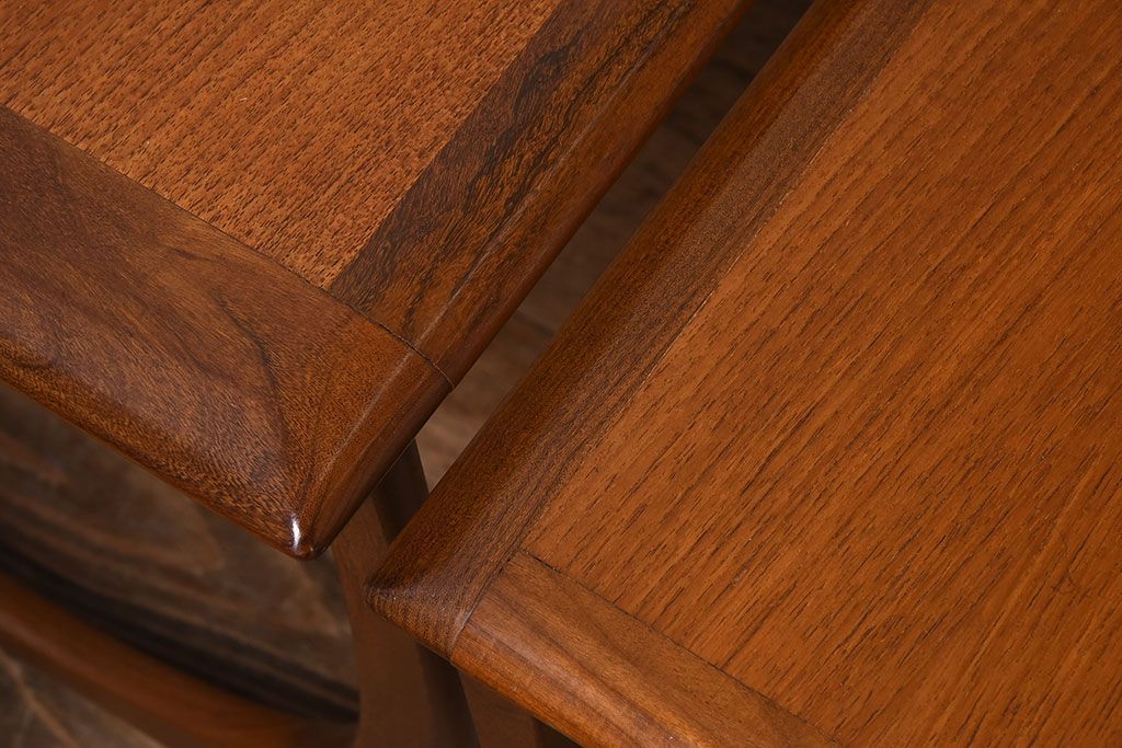 ヴィンテージ家具　北欧ビンテージ　G-PLAN(ジープラン)　チーク材　洗練されたデザインがおしゃれなネストテーブル(2)