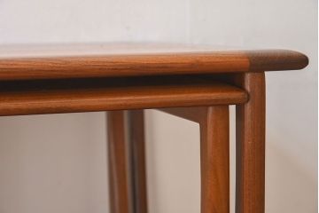 ヴィンテージ家具　北欧ビンテージ　G-PLAN(ジープラン)　チーク材　洗練されたデザインがおしゃれなネストテーブル(2)