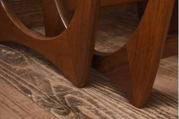 ヴィンテージ家具　北欧ビンテージ　G-PLAN(ジープラン)　チーク材　洗練されたデザインがおしゃれなネストテーブル(2)