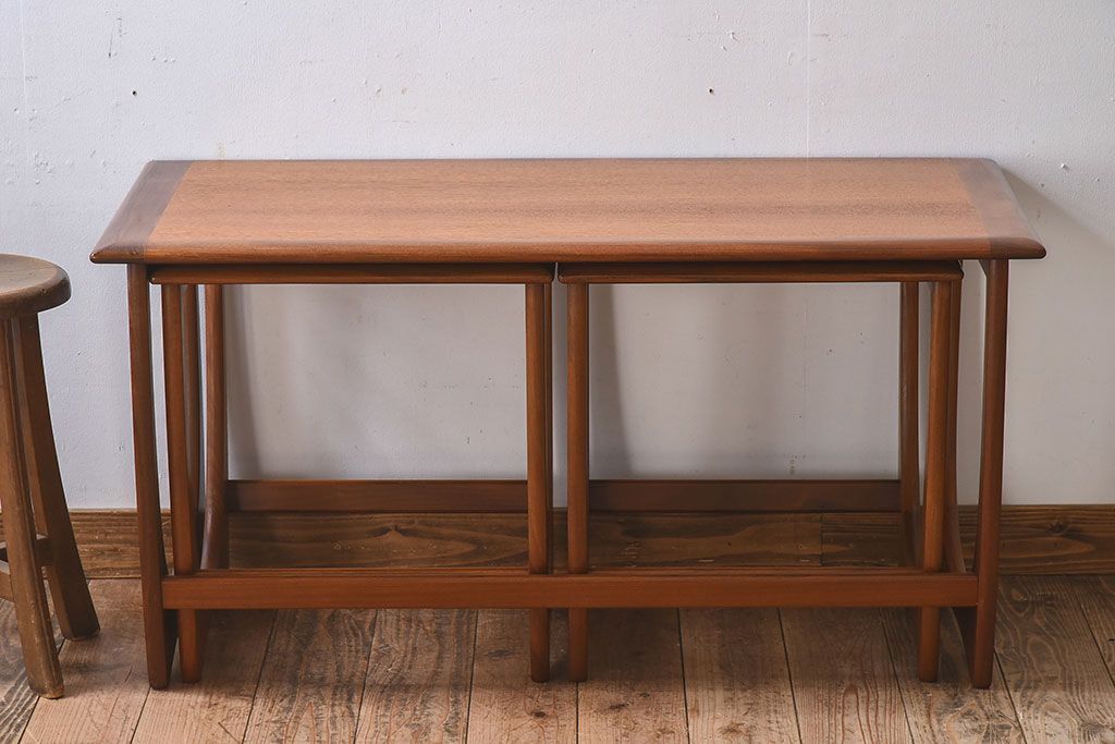 ヴィンテージ家具　北欧ビンテージ　G-PLAN(ジープラン)　チーク材　洗練されたデザインがおしゃれなネストテーブル(2)